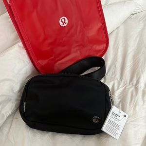 Lululemon everywhere beltbag